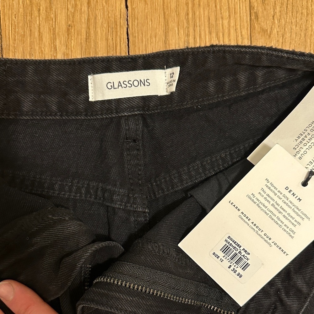 Glassons Black Distressed High Rise Jean Shorts - NWT!! Size 12 - Picture 2 of 4